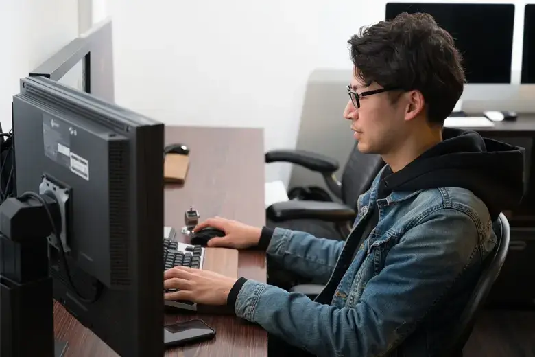 Budding motion graphic designer learning Adobe software Budding motion graphic designer learning Adobe software