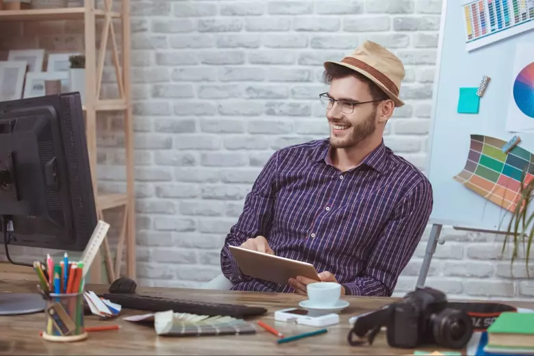 Visual designer looking for logo design inspiration on a laptop
Visual designer looking for logo design inspiration on a laptop