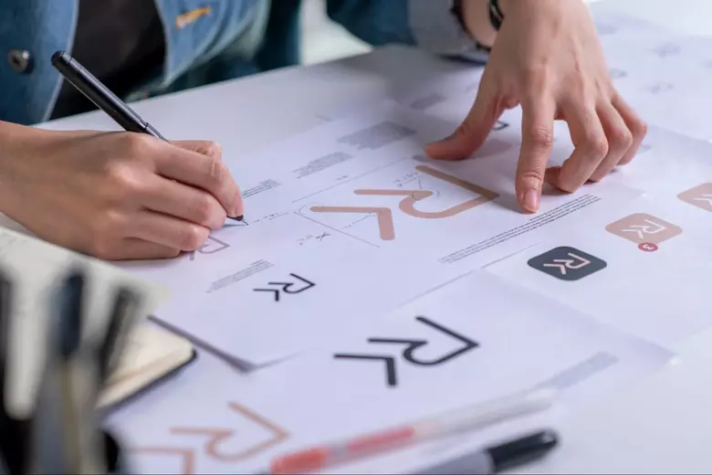 Illustrator analysing components of a logo for digital version Illustrator analysing components of a logo for digital version