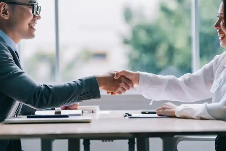 UI designer negotiating a salary during the interview.
UI designer negotiating a salary during the interview.