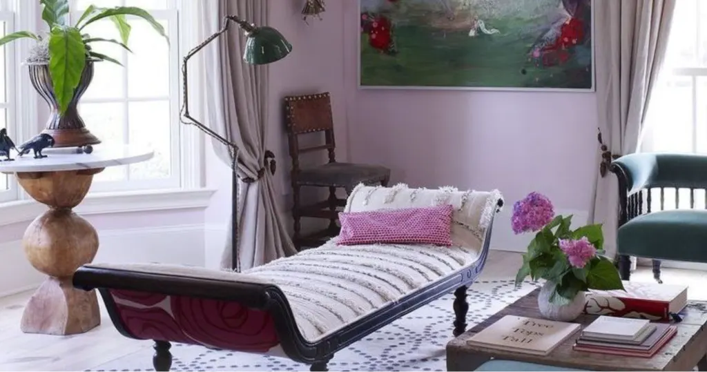 A living room with a daybed
A living room with a daybed