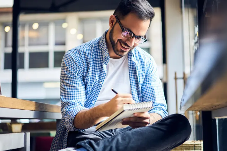Designer enrolled in an online course on design thinking
