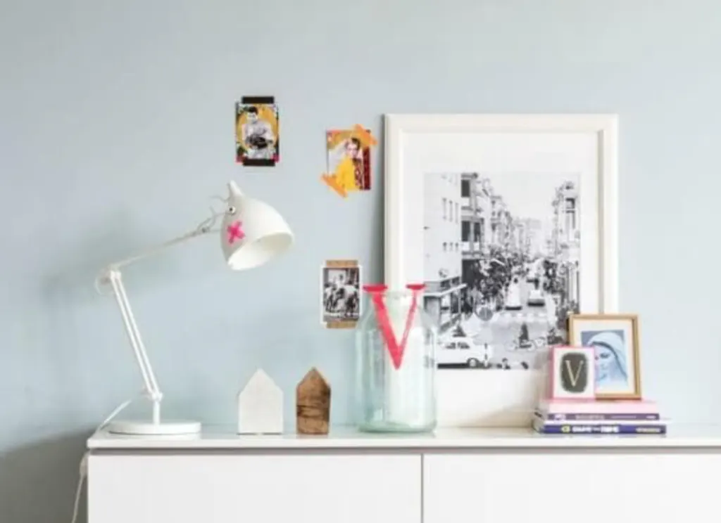 A table with carefully arranged decorative pieces A table with carefully arranged decorative pieces