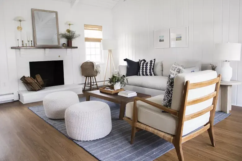 Living room with various seating arrangements
Living room with various seating arrangements
