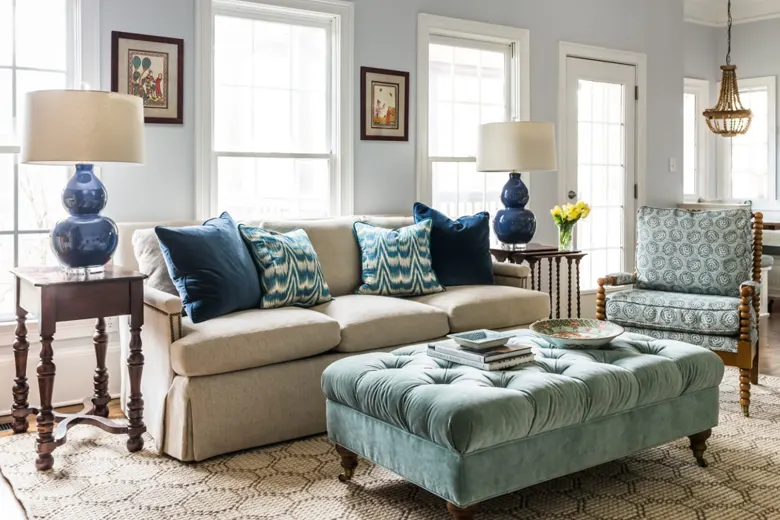 Contrasting patterns and styles mixed together to create a visual interest Contrasting patterns and styles mixed together to create a visual interest