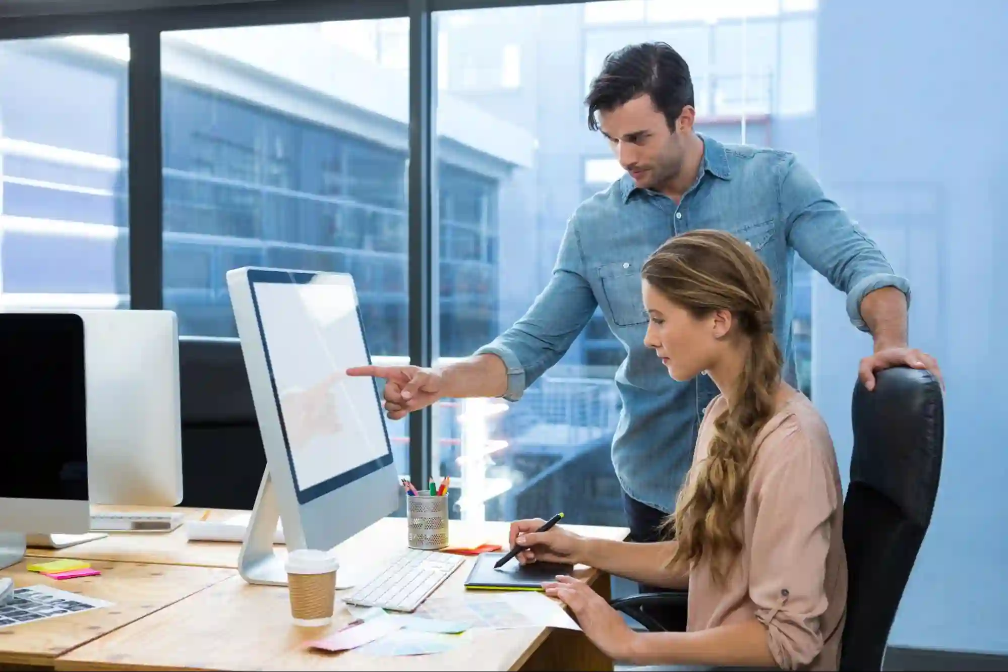 Senior UX UI designer helping a junior create a better user interface Senior UX UI designer helping a junior create a better user interface