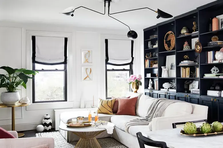 A full-height bookshelf to display collectables
A full-height bookshelf to display collectables