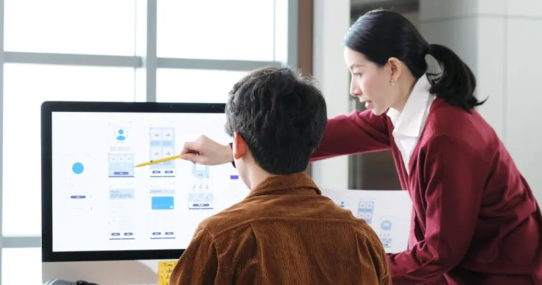Senior UX UI Designer instructing an intern on how to create a wireframe