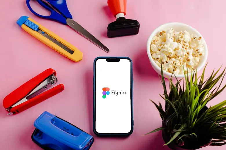 Mobile application displaying the Figma software interface on the screen.
Mobile application displaying the Figma software interface on the screen.