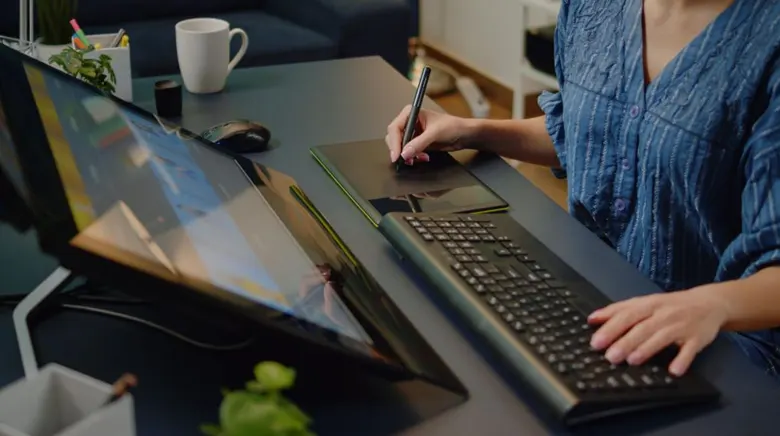 Motion graphics designer working on an advertisement video
Motion graphics designer working on an advertisement video
