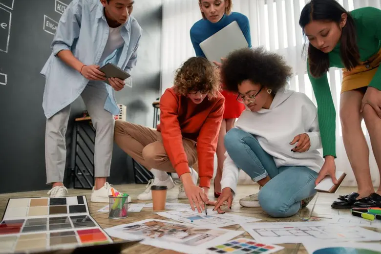 Young interior designers practicing on site.