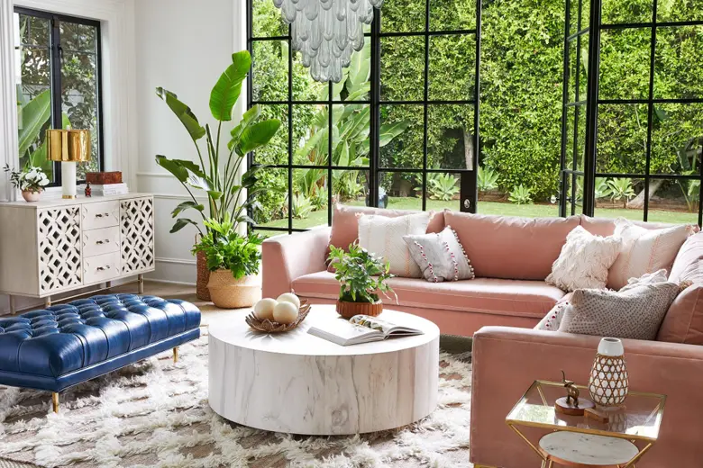 A carpeted living room with a sectional couch
A carpeted living room with a sectional couch