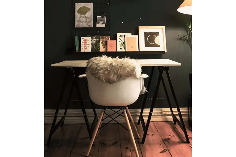 Image showcasing personal touches like frames and mementos to boost creativity.
Image showcasing personal touches like frames and mementos to boost creativity.