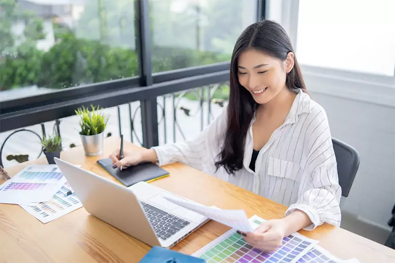 Young professional looking for online free Photoshop courses to improve their skills.
