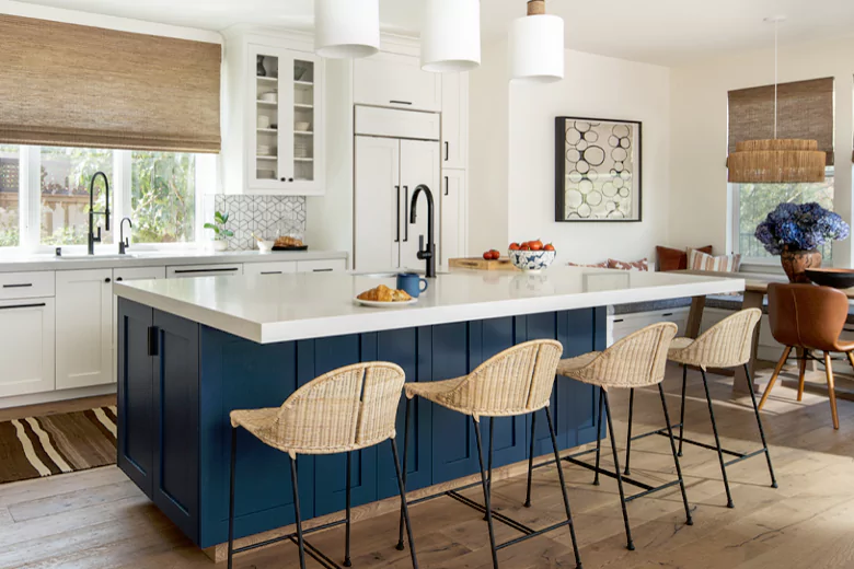 Kitchen island with seating, providing a functional and inviting space for dining and socializing.
Kitchen island with seating, providing a functional and inviting space for dining and socializing.