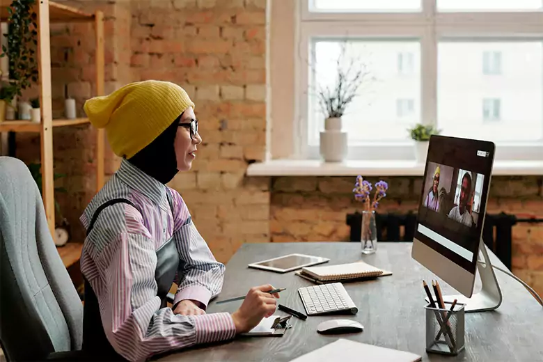 Professional taking an online graphic design program with live, interactive classes.