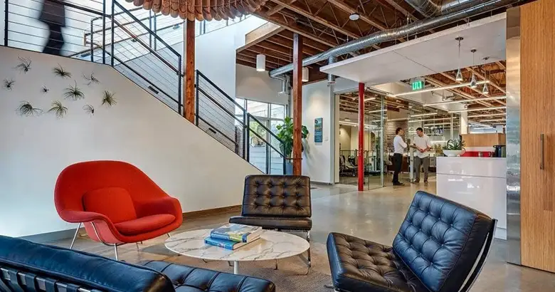 An office reception designed according to spatial design principles