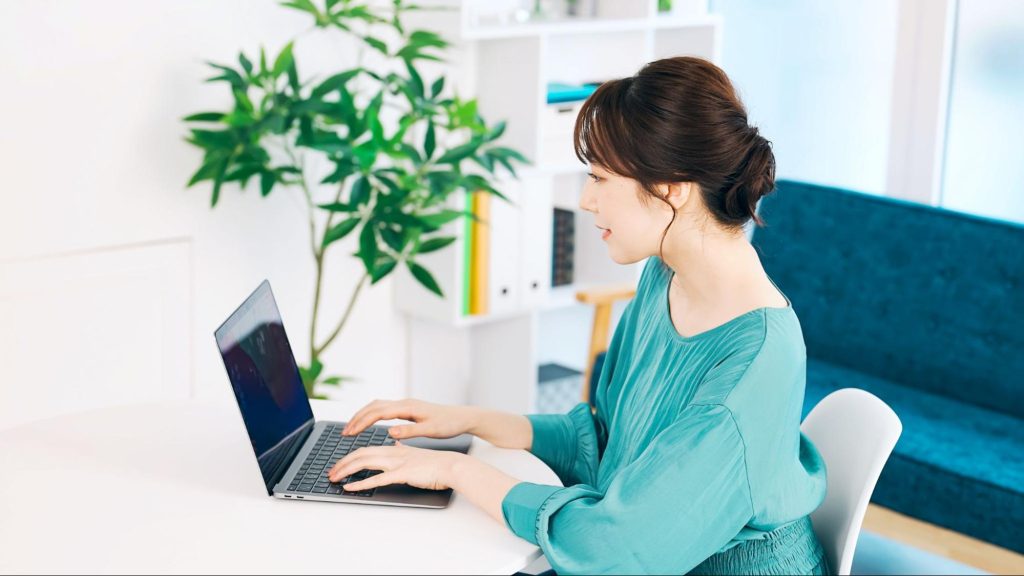 A woman learning interior design tools after a career break
A woman learning interior design tools after a career break