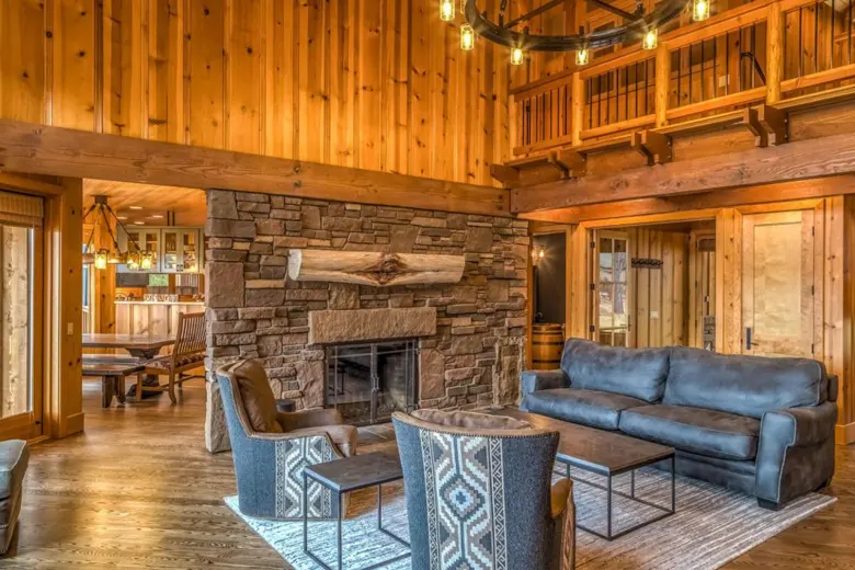 An example of living room rustic design
An example of living room rustic design
