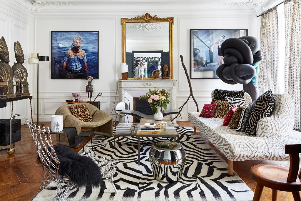 Photograph showing a living room interior design with an aesthetic color scheme that complements the space.
