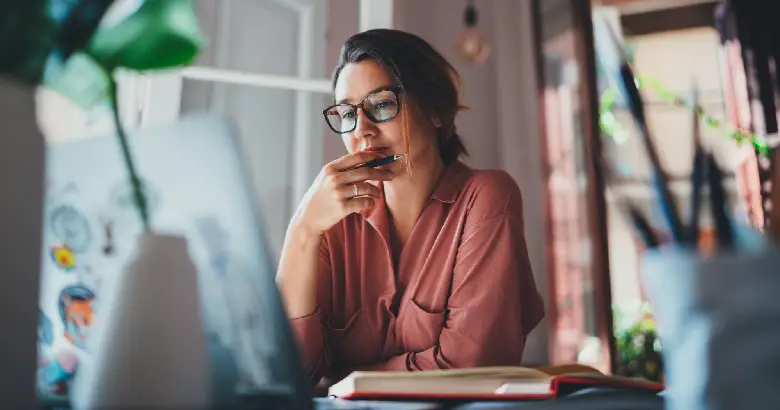 Picture of a woman applying the rule of thirds in UI UX design.