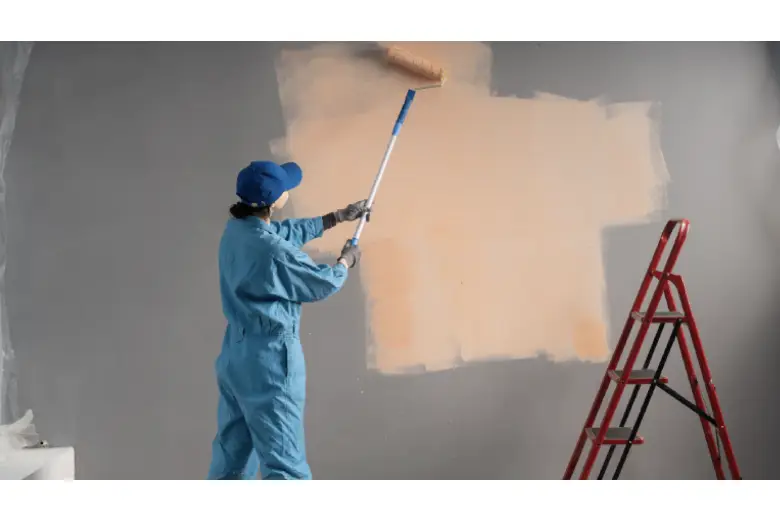 Picture of an eco-friendly wall painting in progress. Picture of an eco-friendly wall painting in progress.