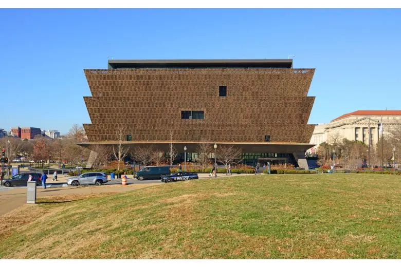 Museums as environmental graphic design examples