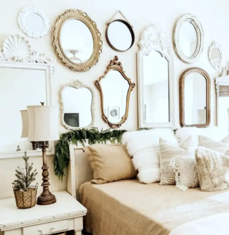 A series of mirrors bedroom design.
A series of mirrors bedroom design.