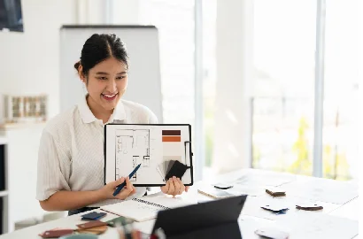 A student taking an online interior design course
