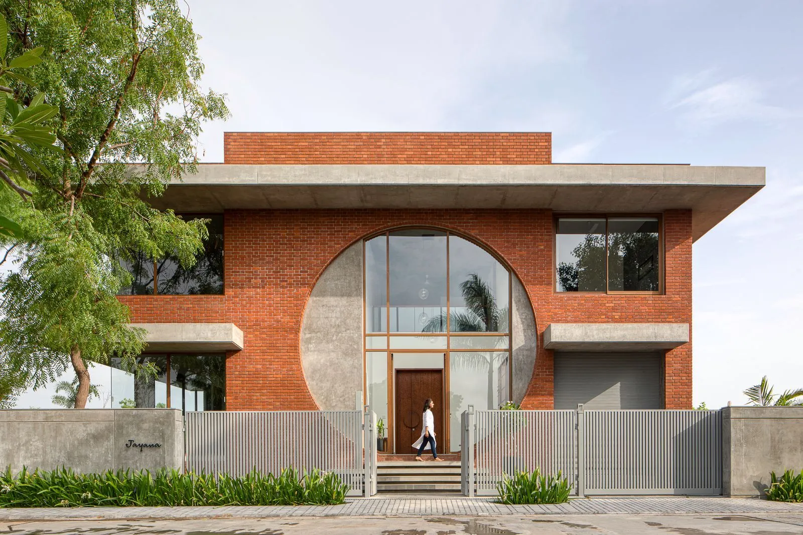A Vastu-compliant brick home.
A Vastu-compliant brick home.