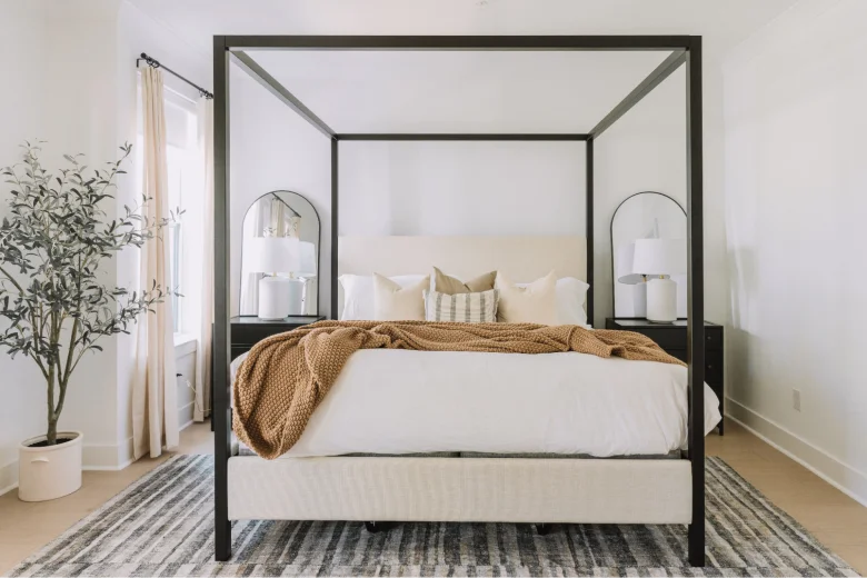 Canopy bed.
Canopy bed.