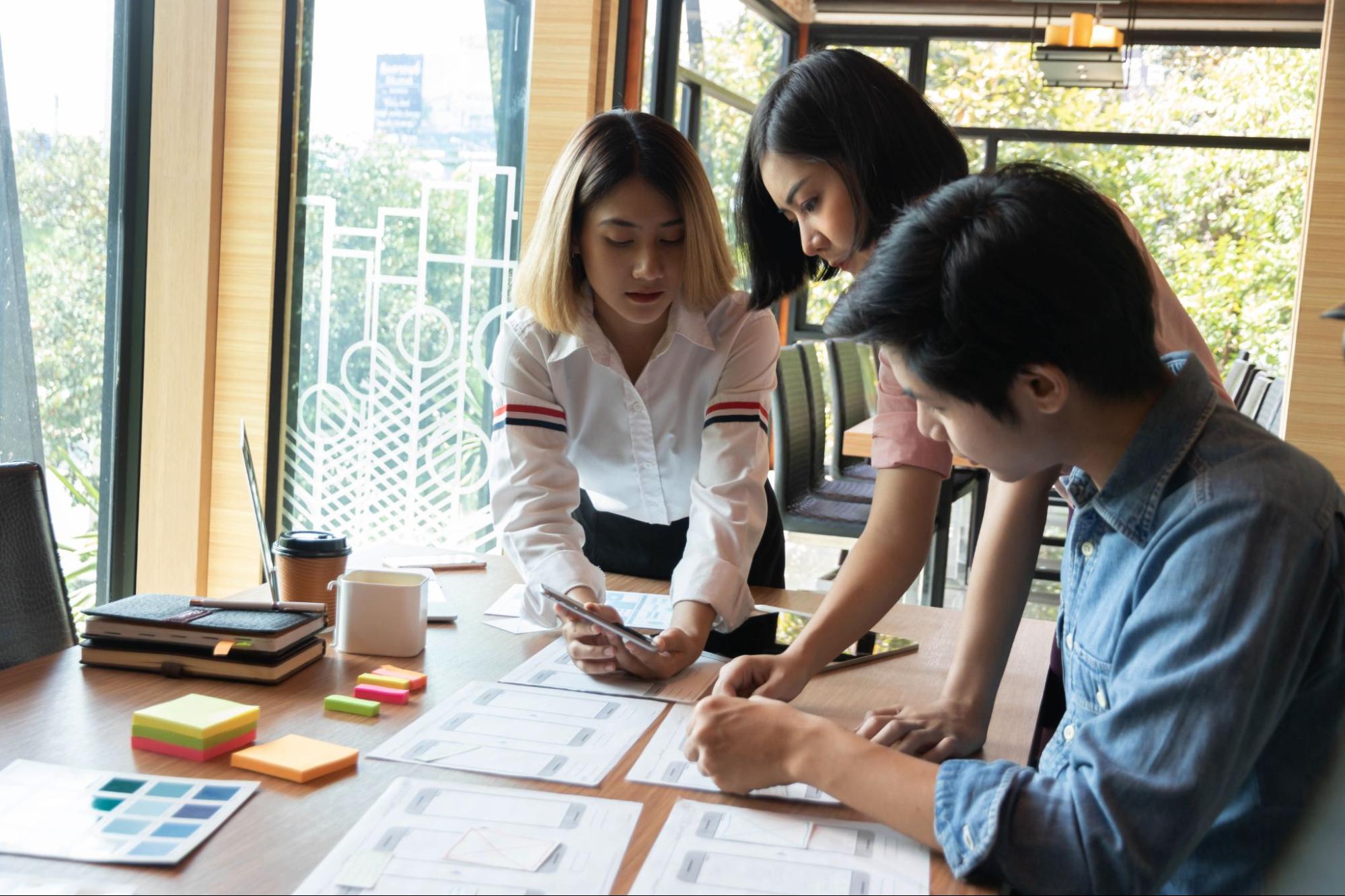The 10 Best UI UX Design Courses for 2023 | AND Academy image.